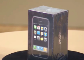 密封原装iPhone在拍卖会上以创纪录的63000美元成交