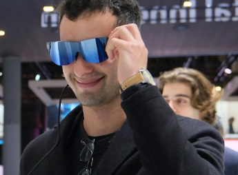 NeovisionGlassAR眼镜和NubiaPad3D平板电脑亮相MWC