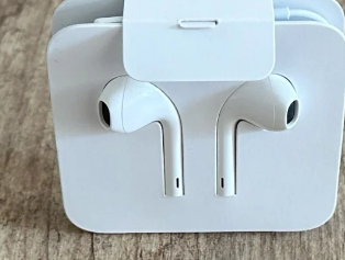 我认为苹果应该发布音质更好的新EarPods