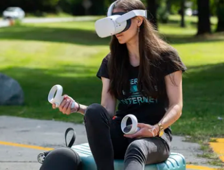 Meta正在改进QuestVR手部追踪并添加系统级实时字幕
