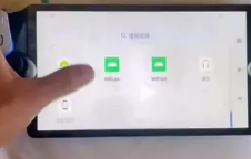 泄露视频中索尼ProjectQ手持设备运行Android