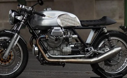 独一无二的MotoGuzzi850TCafeRacer从各个角度看起来都令人陶醉