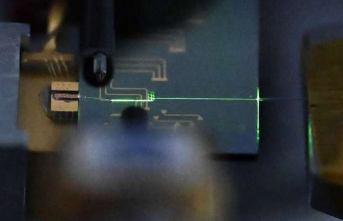 ​超微型芯片上的超快激光器
