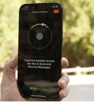 YouTuber耗尽汽车电池来测试苹果通过iPhone上的卫星功能提供的路边援助